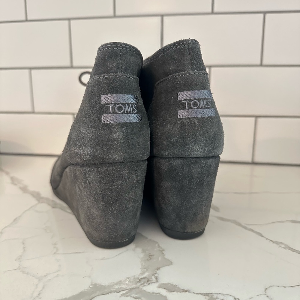 Toms Womens Wedge Gray Suede Lace Up Booties